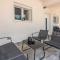 2 Bedroom Cozy Apartment In Zaboric
