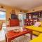 Awesome Home In Zaboric With Wifi - Žaborić