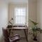 Modern 2 bed town house quiet street near station