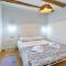 Awesome Home In Breznicki Hum