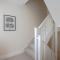 Modern 2 bed town house quiet street near station