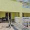 Nice Apartment In Stinjan