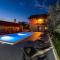 Five-Bedroom Holiday Home In Suhovare