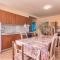6 Bedroom Amazing Home In Bratulici