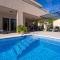 Villa Leonore in Omis with 4 en-suite bedrooms, heated pool, PS5, completely fenced yard & just 3 min walk from sandy beach - Omiš