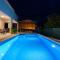 Villa Leonore in Omis with 4 en-suite bedrooms, heated pool, PS5, completely fenced yard & just 3 min walk from sandy beach - Omiš