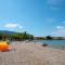 Lovely Home In Sreser With Jacuzzi - Sreser