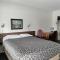 Eight Bar B Motel - Wilbur