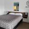 Eight Bar B Motel - Wilbur