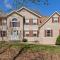 Amazing Vacation House in Poconos-HotTub-Game Room home - إيست سترودسبورغ