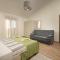 6 Bedroom Cozy Home In Galizana