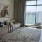 Modern 1-Bed with Rooftop Pool - 5 Minutes from Yas Island & Abu Dhabi Airport - 阿布扎比
