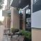 Modern 1-Bed with Rooftop Pool - 5 Minutes from Yas Island & Abu Dhabi Airport - 阿布扎比