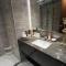 Modern 1-Bed with Rooftop Pool - 5 Minutes from Yas Island & Abu Dhabi Airport - 阿布扎比