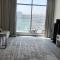 Modern 1-Bed with Rooftop Pool - 5 Minutes from Yas Island & Abu Dhabi Airport - 阿布扎比