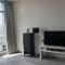 Modern 1-Bed with Rooftop Pool - 5 Minutes from Yas Island & Abu Dhabi Airport - 阿布扎比