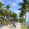 Beachfront Bentley Hotel One Bedroom Suite with Balcony and Beach access - ميامي بيتش