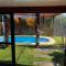 Hermosa casa con piscina climatizada todo el año en Bella Vista, Piriápolis