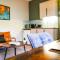 Studio 44 - Spacious Studios - City Centre Location - Contractor Friendly - Free WiFi - Smart TV - Desk Space - Well Designed - Communal Garden