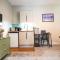 Studio 44 - Spacious Studios - City Centre Location - Contractor Friendly - Free WiFi - Smart TV - Desk Space - Well Designed - Communal Garden