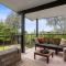 Evans Beach Retreat