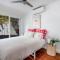 Orton Blue- Beachside getaway for 4, Pets welcome, Aircon, Park and walk to everything!