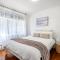 Orton Blue- Beachside getaway for 4, Pets welcome, Aircon, Park and walk to everything!