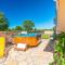 Amazing Home In Golubovo With Jacuzzi - Krnjaloža