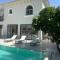 Luxurious Villa 5BHK with Pool BBQ and Full Time Housemaid Assistance - live in