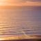 Basking Shark, Studio Cottage With Superb Sea Views By Beach