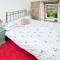 White Rose, Cornish Cottage With Sea Views & Private Garden By Beach
