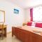 Holiday Home Bok