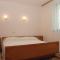 3 Bedroom Cozy Apartment In Stinjan