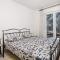Cozy Apartment In Cres With Wifi