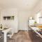 Three-Bedroom Holiday Home In Cetinici