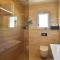 Three-Bedroom Apartment In Kastel Gomilica