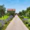 Five-Bedroom Holiday Home In Suhovare