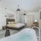 5 Bedroom Amazing Home In Galizana