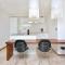 Eight-Bedroom Holiday Home In Podstrana