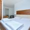 Eight-Bedroom Holiday Home In Podstrana