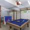 BRAND NEW 10 Min to Downtown and Private HOT TUB and Arcade