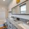 Walk to Marina Tillamook Bay Apt with Water Views! - غاريبالدي
