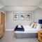 Stylish & Spacious 3 Bed Apartment With Parking