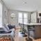 Stylish & Spacious 3 Bed Apartment with Parking