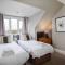 Stylish & Spacious 3 Bed Apartment With Parking