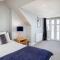 Stylish & Spacious 3 Bed Apartment with Parking