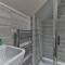 Newly Renovated 3 Bed 2 Bath Apartment & Parking - Sheffield