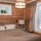 3 Bedroom Cozy Home In Treungen