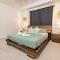 Elegant 2 Bedroom Apartment with Pool - La Laguna