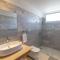 Elegant 2 Bedroom Apartment with Pool - La Laguna